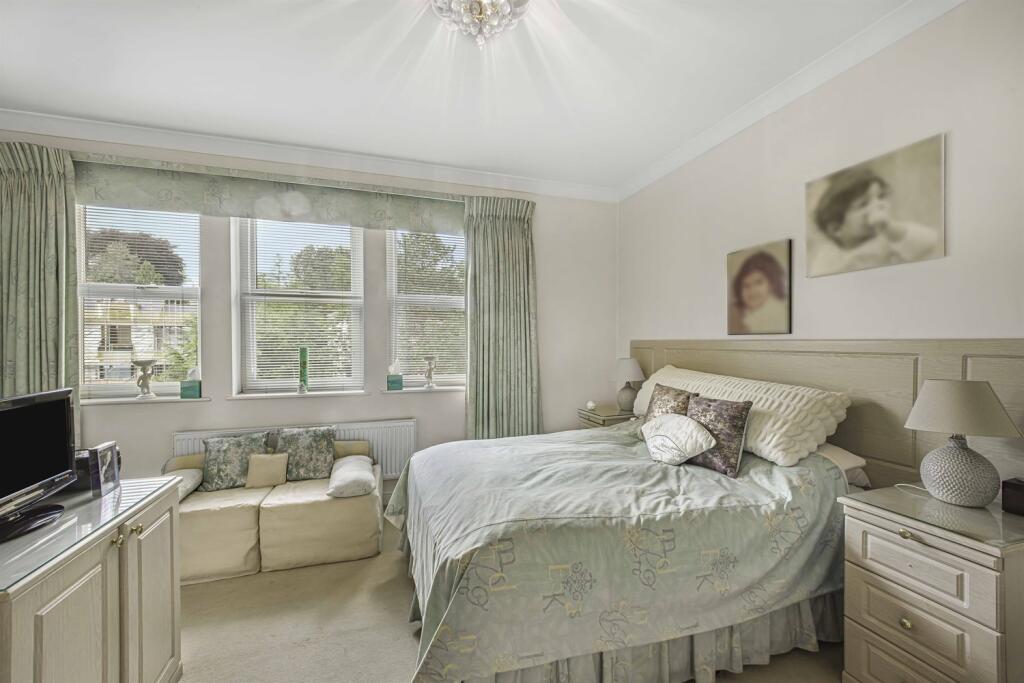 3 bedroom apartment for sale in South Downs Road, Bowdon, WA14